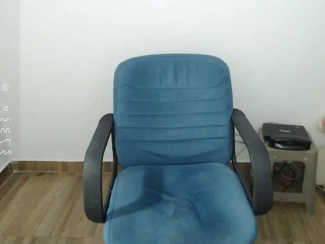 Live sex webcam photo for arianablue69 #275725289