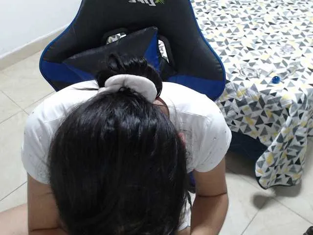 Live sex webcam photo for arianablue69 #285466991