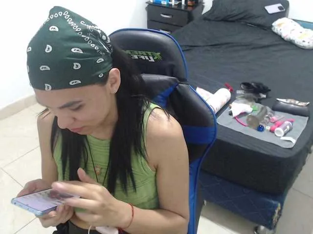 Live sex webcam photo for arianablue69 #288823448