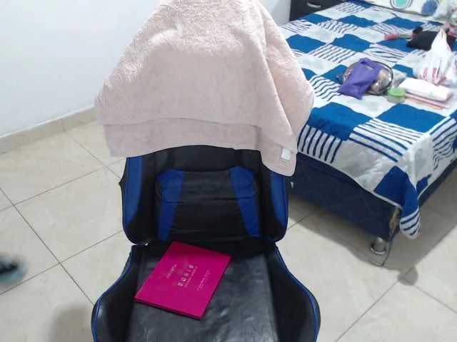 Live sex webcam photo for arianablue69 #289713986