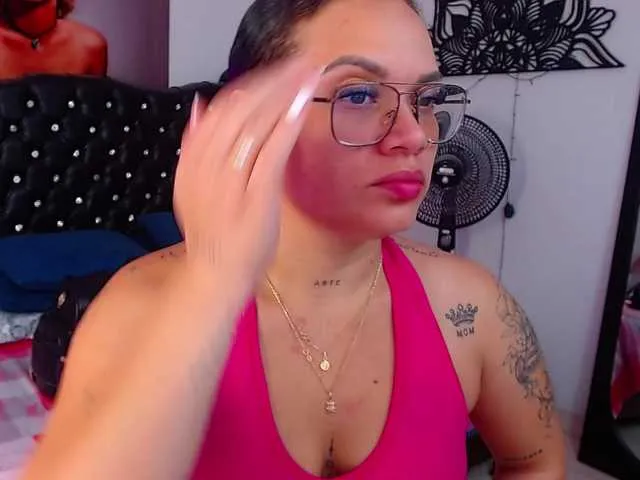 Live sex webcam photo for arianagonzale #291739459