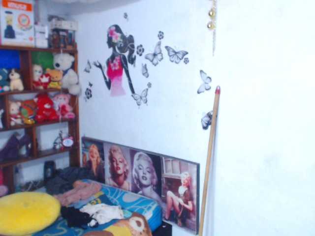 Live sex webcam photo for arianyshotter #273141892