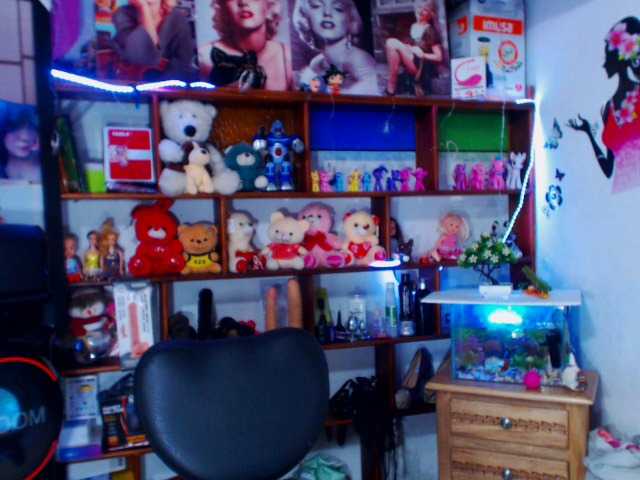 Live sex webcam photo for arianyshotter #273239119