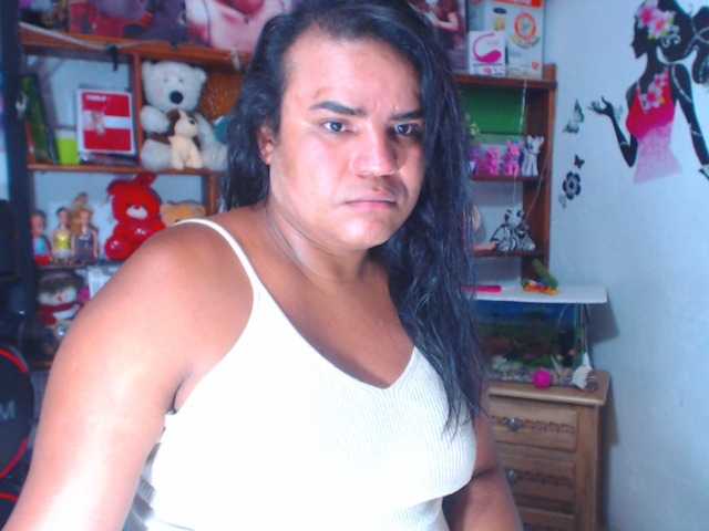 Live sex webcam photo for arianyshotter #273247386