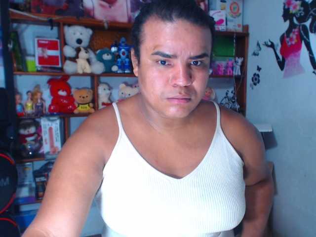 Live sex webcam photo for arianyshotter #273250199