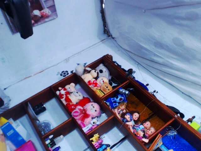 Live sex webcam photo for arianyshotter #273420600