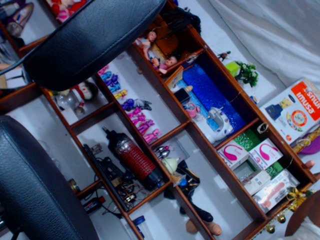 Live sex webcam photo for arianyshotter #273561269