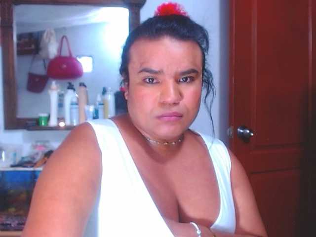 Live sex webcam photo for arianyshotter #274012611