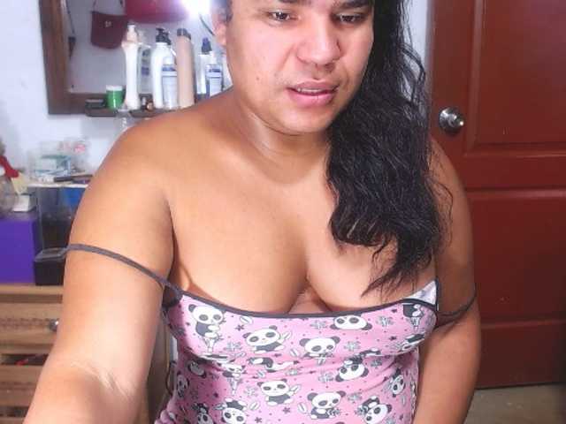 Live sex webcam photo for arianyshotter #274023758