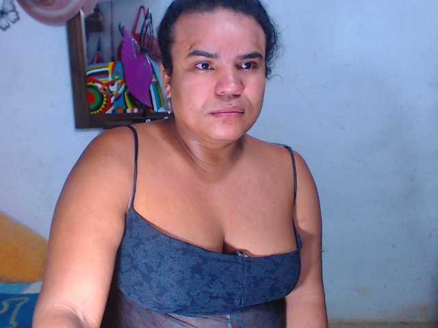 Live sex webcam photo for arianyshotter #274364810