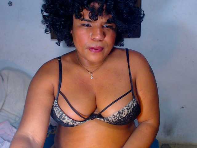 Live sex webcam photo for arianyshotter #274399892