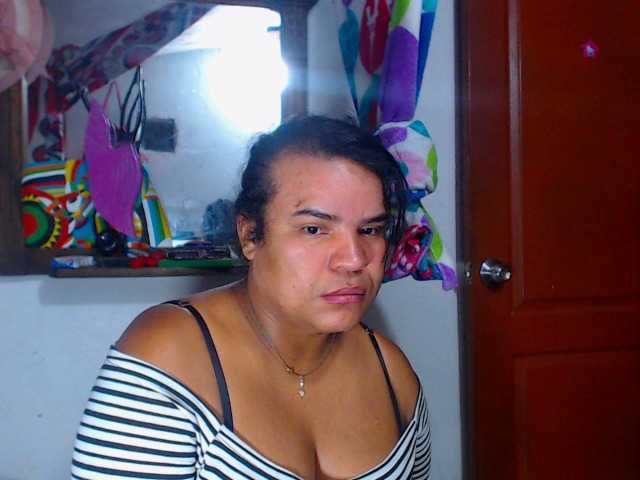 Live sex webcam photo for arianyshotter #274448411