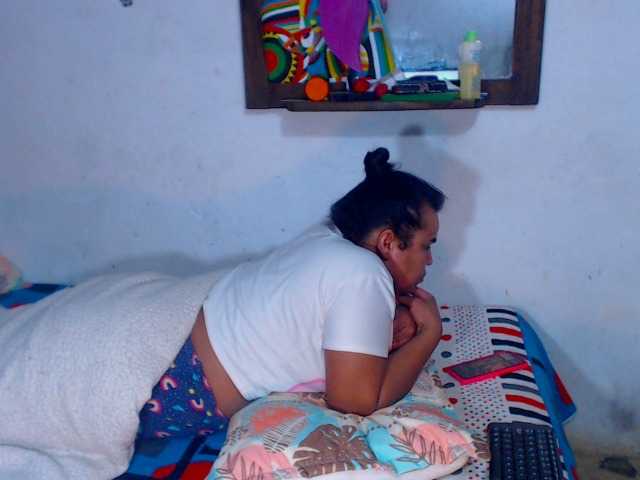 Live sex webcam photo for arianyshotter #274458683