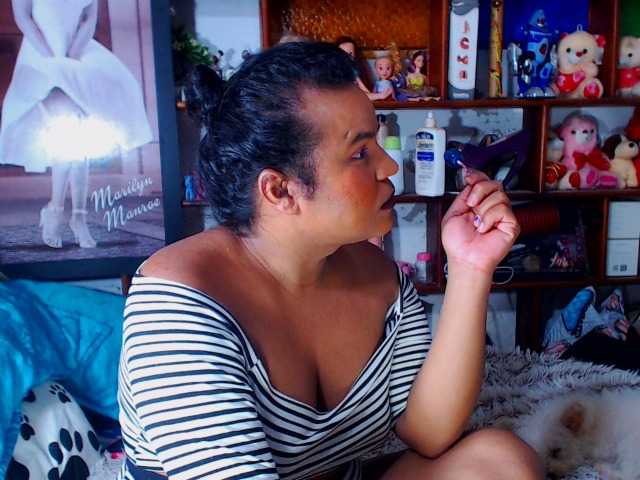 Live sex webcam photo for arianyshotter #274581423