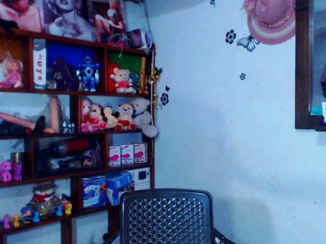 Live sex webcam photo for arianyshotter #274643263