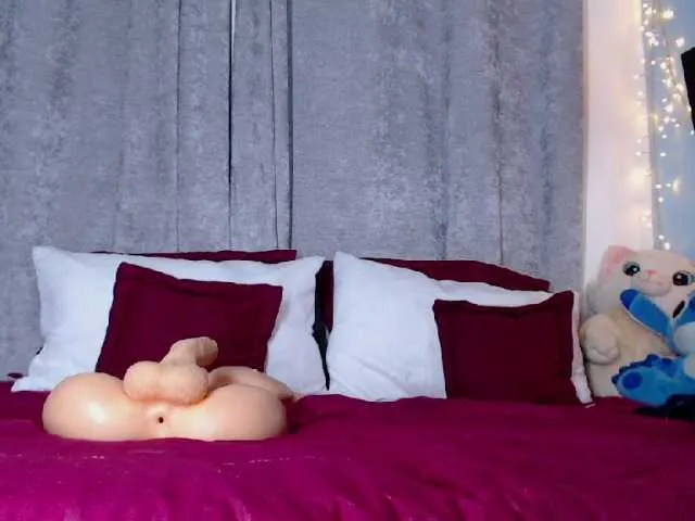 Live sex webcam photo for AriatnaLogan #275426412
