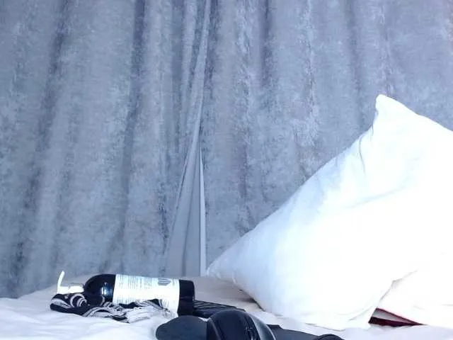 Live sex webcam photo for AriatnaLogan #275710461