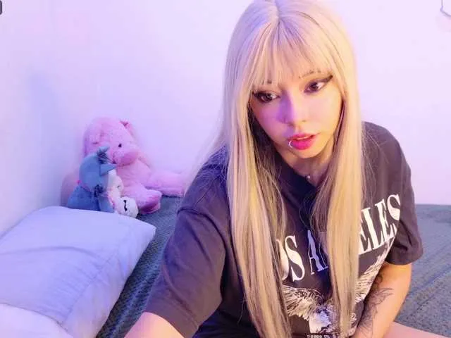 Live sex webcam photo for arieyaraa #279914668
