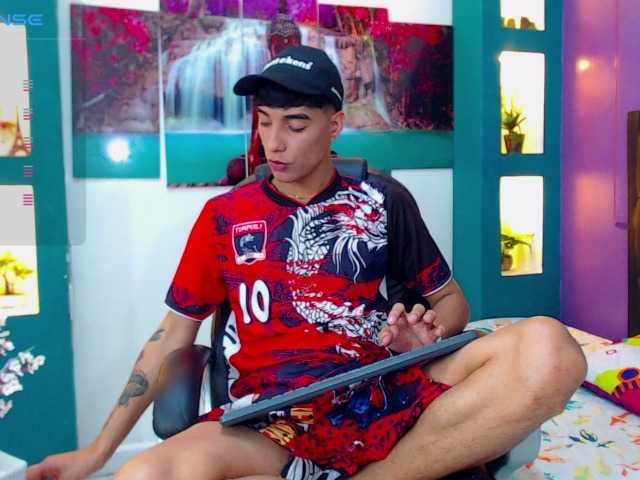 Live sex webcam photo for aroon-cox #276288046