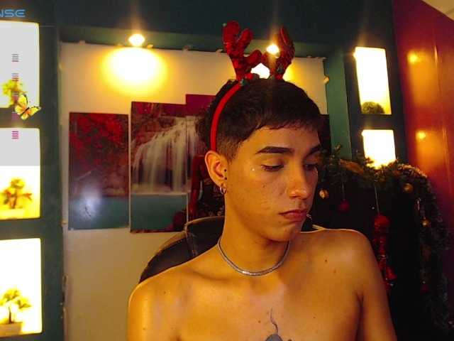 Live sex webcam photo for aroon-cox #276978906