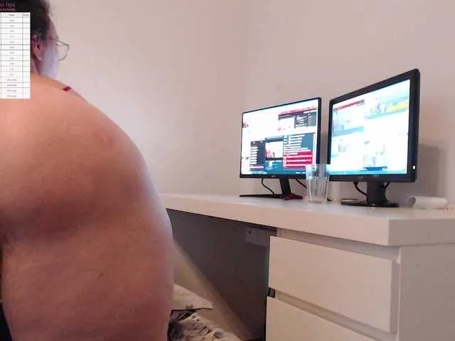 Live sex webcam photo for aryahunt #275912690