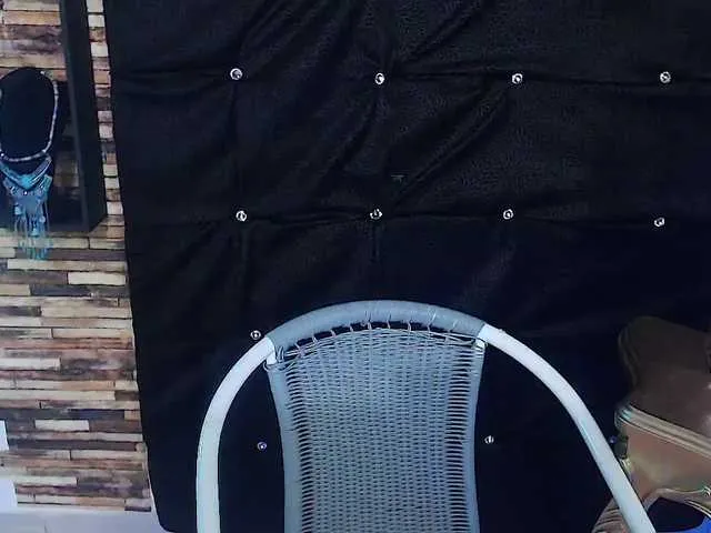 Live sex webcam photo for ashley-lopez0 #272761643