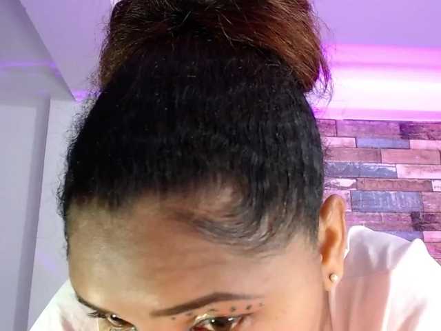 Live sex webcam photo for ashley-lopez0 #273239085