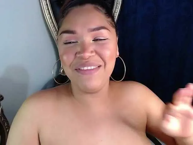 Live sex webcam photo for ashley-lopez0 #273333741