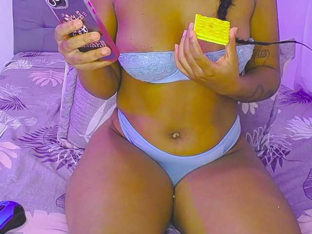 Live sex webcam photo for ashleyevans #275565940