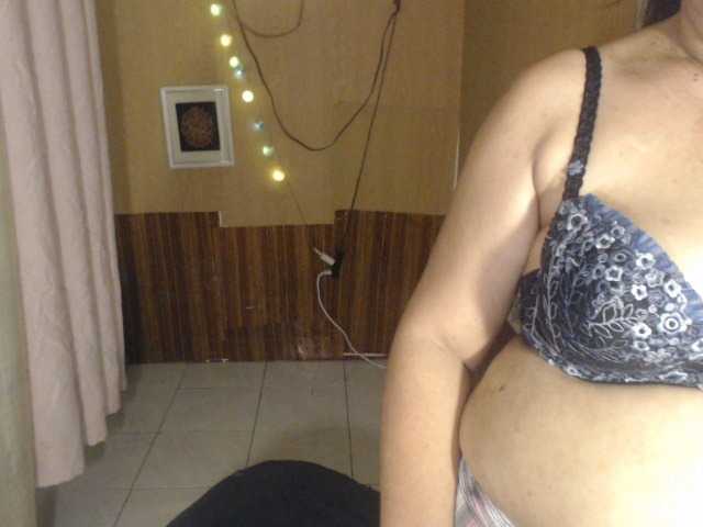 Live sex webcam photo for asianrose45 #276004037