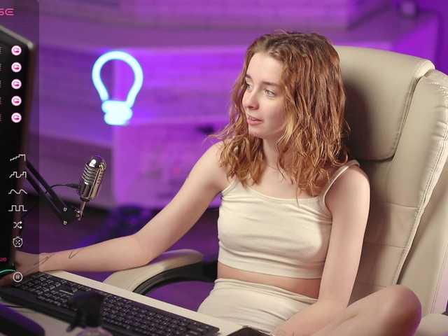 Live sex webcam photo for aurora-ginger-rosse #277202479