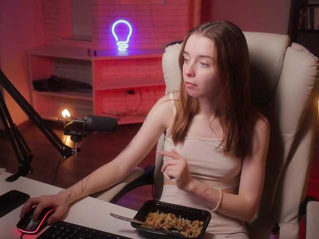 Live sex webcam photo for aurora-ginger-rosse #277771795