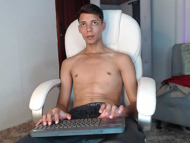 Live sex webcam photo for axel-humbold #276053651