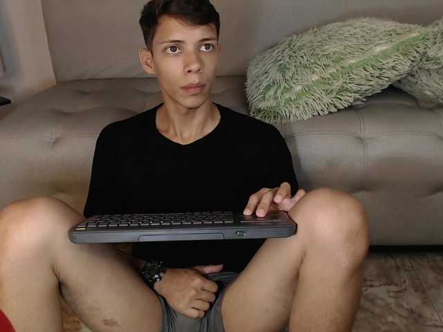 Live sex webcam photo for axel-humbold #276083801