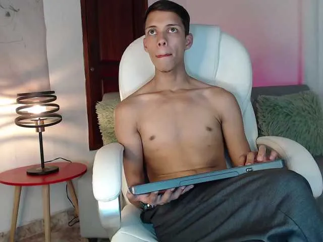 Live sex webcam photo for axel-humbold #276118248