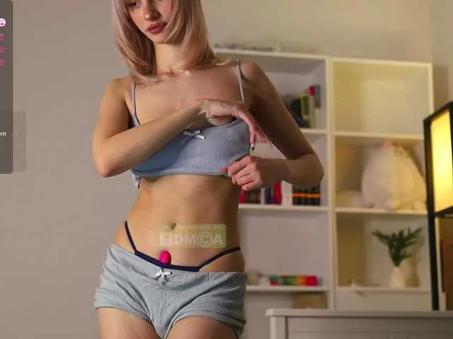 Live sex webcam photo for babeholly #290537397