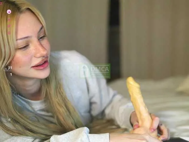 Live sex webcam photo for babeholly #292917328