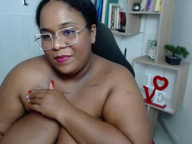 Live sex webcam photo for bbw-charlote #277934205