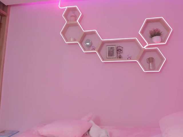 Live sex webcam photo for bella-adams #272573085