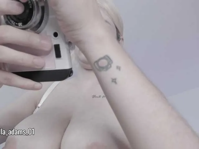Live sex webcam photo for bella-adams #291678592