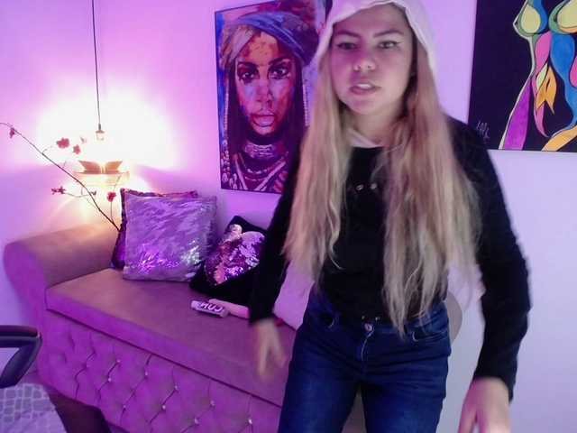 Live sex webcam photo for bella-ari #274240441