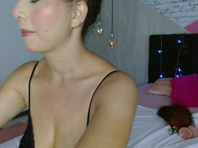 Live sex webcam photo for bella-dan #277596135