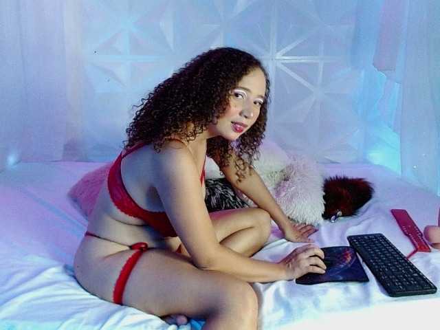 Live sex webcam photo for bella-dan #277659252