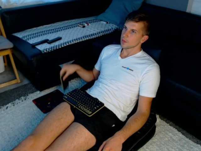 Live sex webcam photo for benjamingreat #273838308