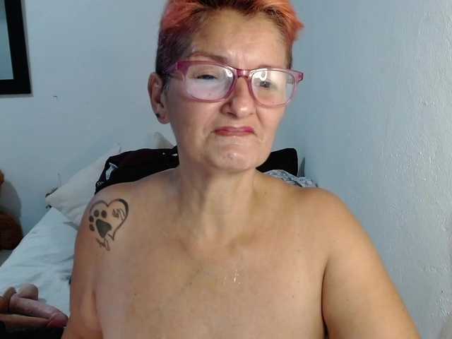 Live sex webcam photo for bety-cum2 #288017333