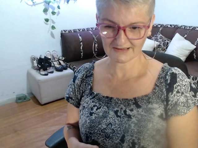 Live sex webcam photo for bety-cum2 #288017346