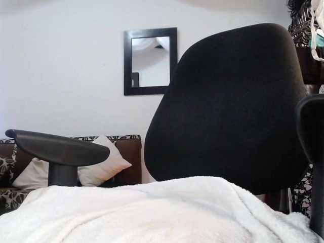 Live sex webcam photo for bety-cum2 #288017353