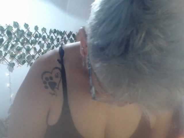 Live sex webcam photo for bety-cum2 #288017361