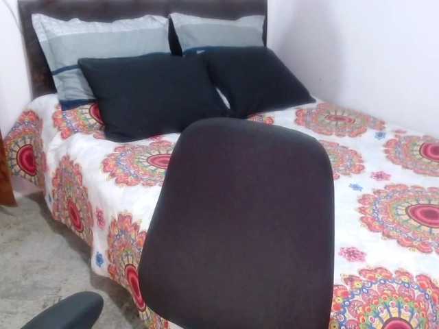 Live sex webcam photo for bety-cum2 #288017377