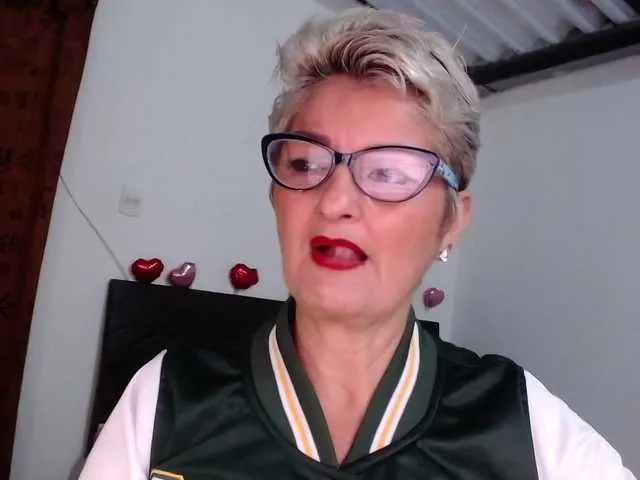 Live sex webcam photo for bety-cum2 #288017380